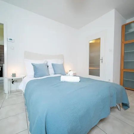 Appartement Blue - Zentral Und Gut Angebunden